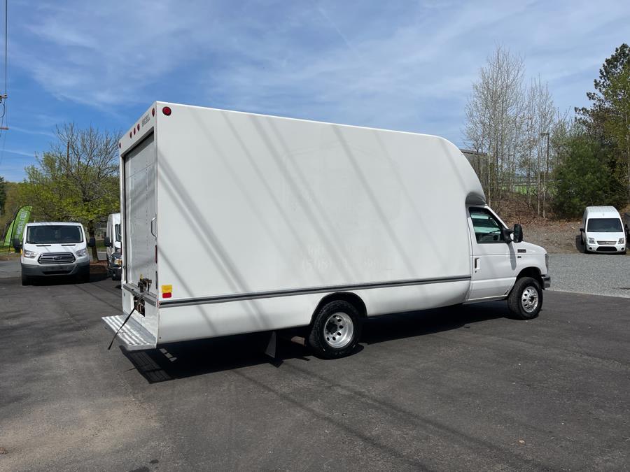 2015 Ford Econoline Commercial Cutaway E-350 Super Duty 176