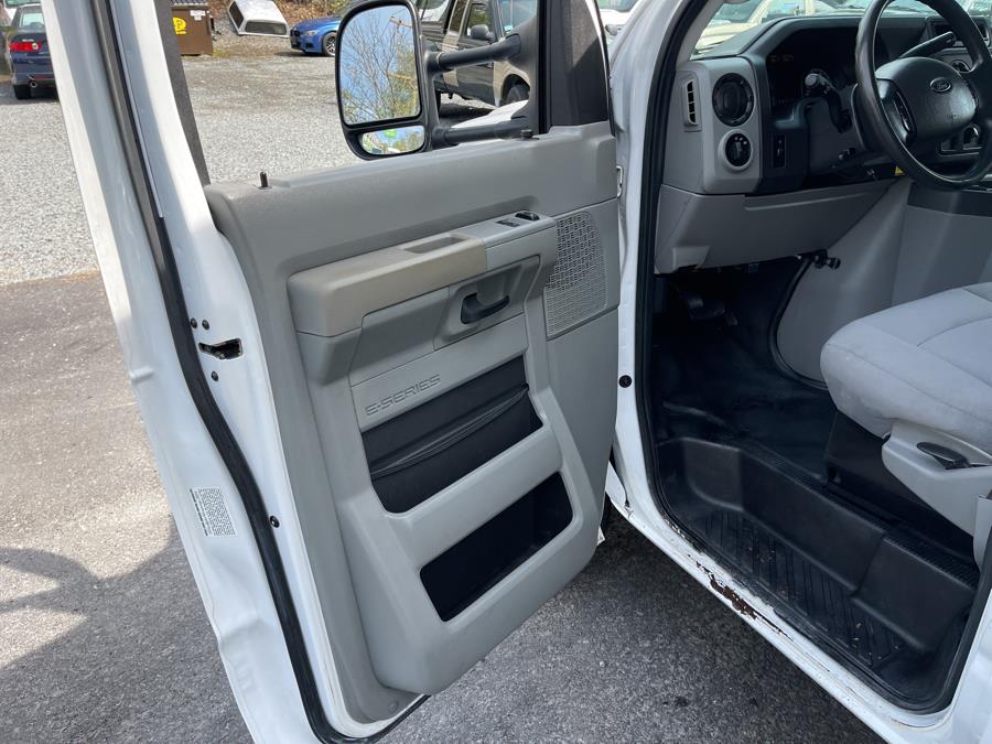 2015 Ford Econoline Commercial Cutaway E-350 Super Duty 176