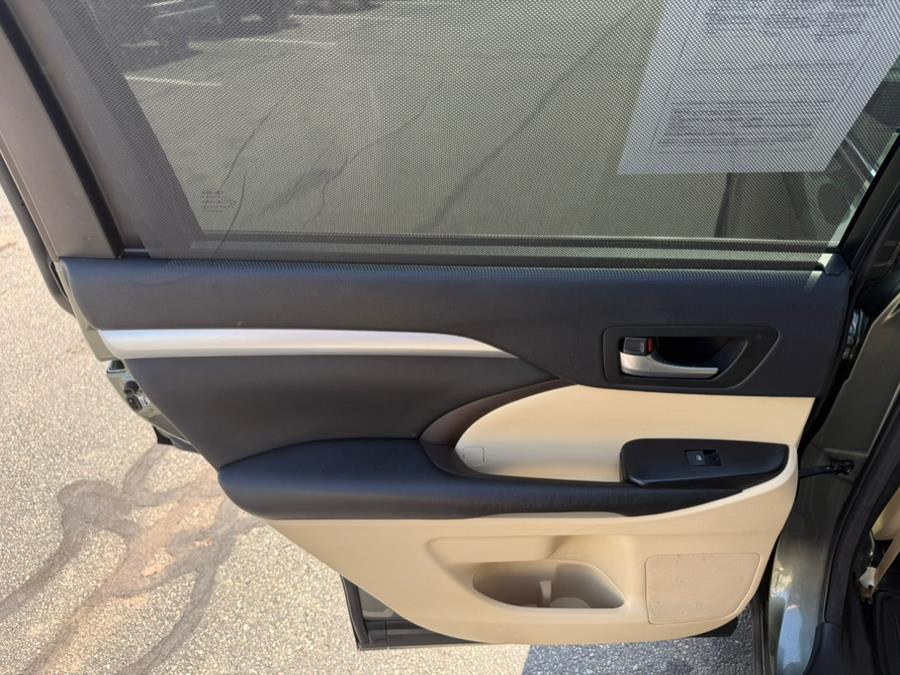 2016 Toyota Highlander AWD 4dr V6 XLE (Natl) photo