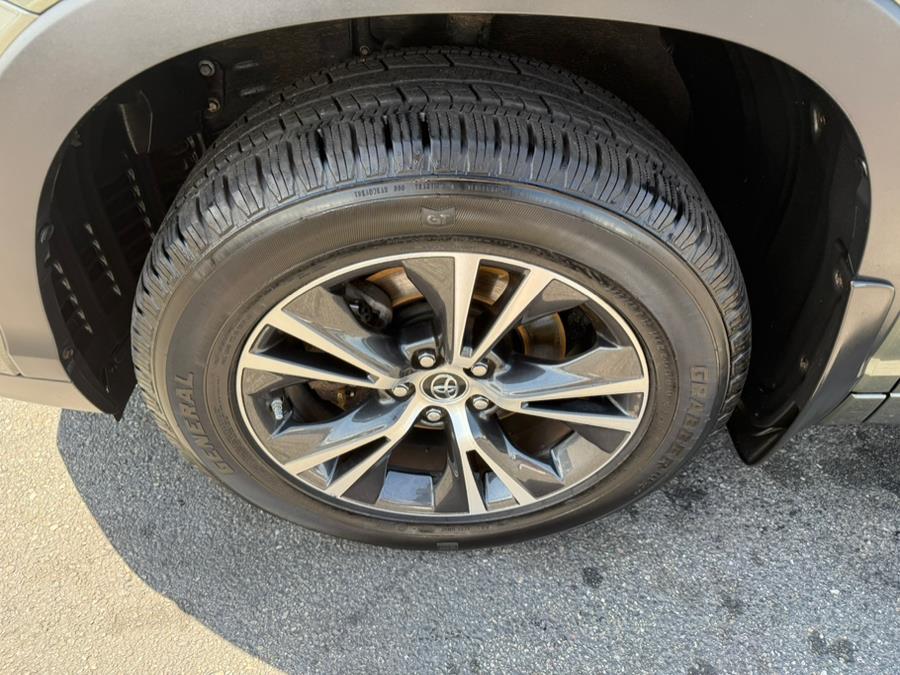 2016 Toyota Highlander AWD 4dr V6 XLE (Natl) photo