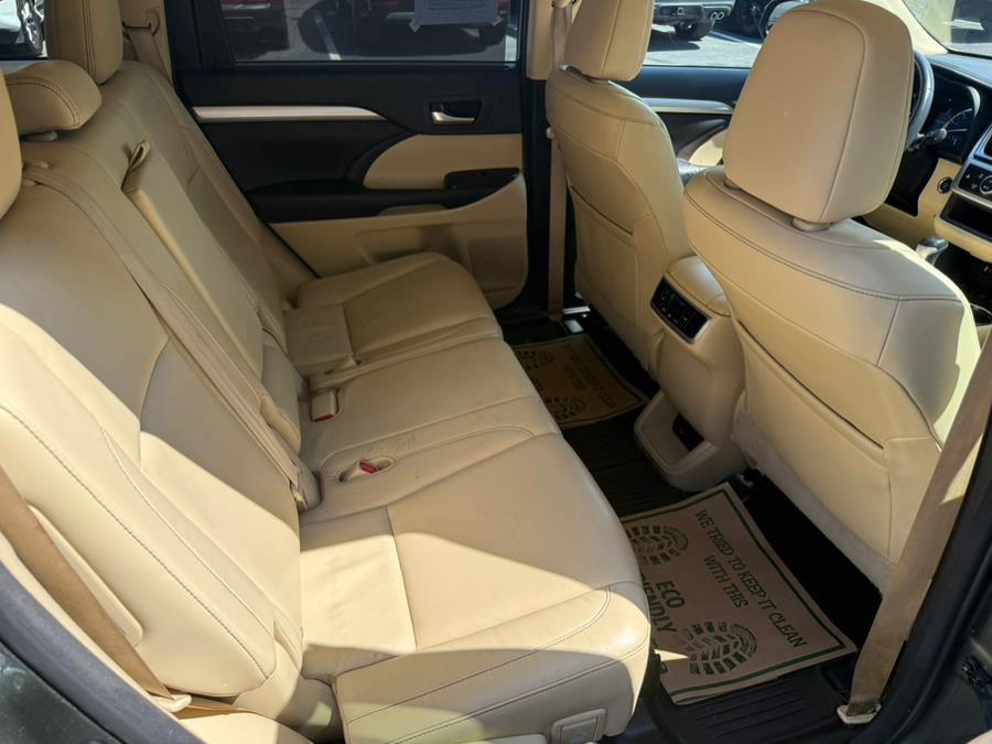 2016 Toyota Highlander AWD 4dr V6 XLE (Natl) photo