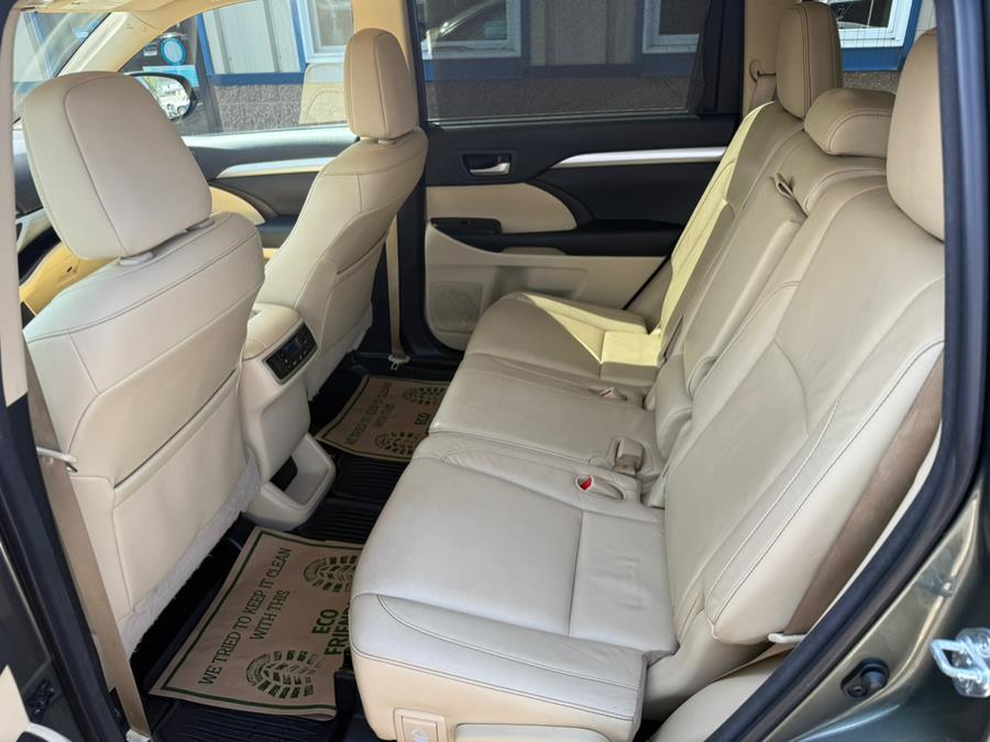 2016 Toyota Highlander AWD 4dr V6 XLE (Natl) photo