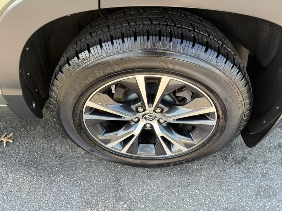 2016 Toyota Highlander AWD 4dr V6 XLE (Natl) photo