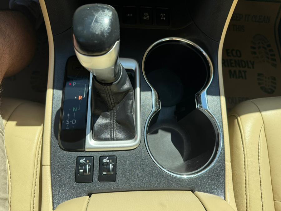 2016 Toyota Highlander AWD 4dr V6 XLE (Natl) photo