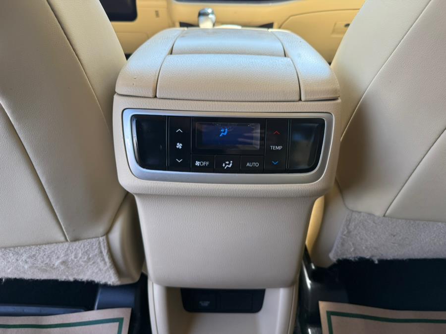 2016 Toyota Highlander AWD 4dr V6 XLE (Natl) photo