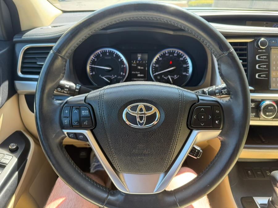 2016 Toyota Highlander AWD 4dr V6 XLE (Natl) photo