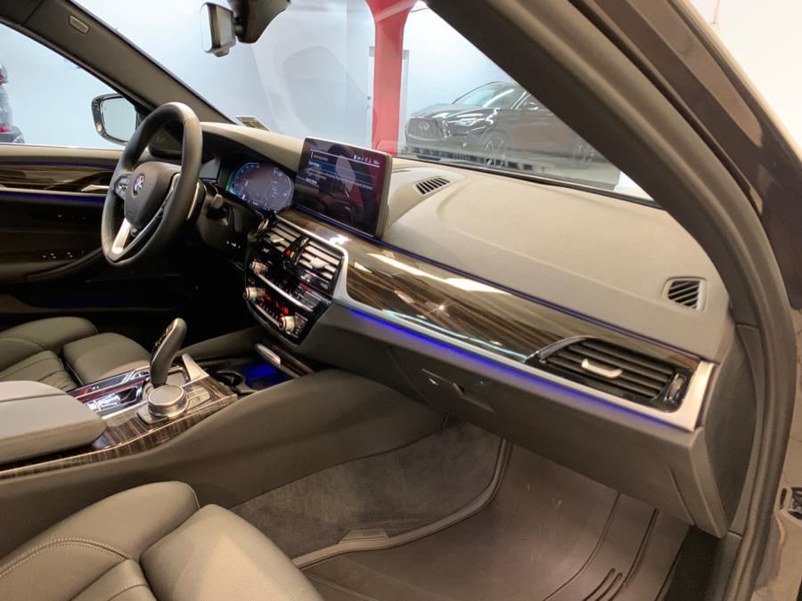 2022 BMW 5-Series 530i xDrive Sedan photo