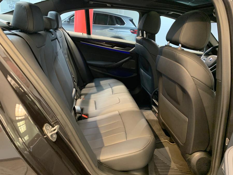 2022 BMW 5-Series 530i xDrive Sedan photo