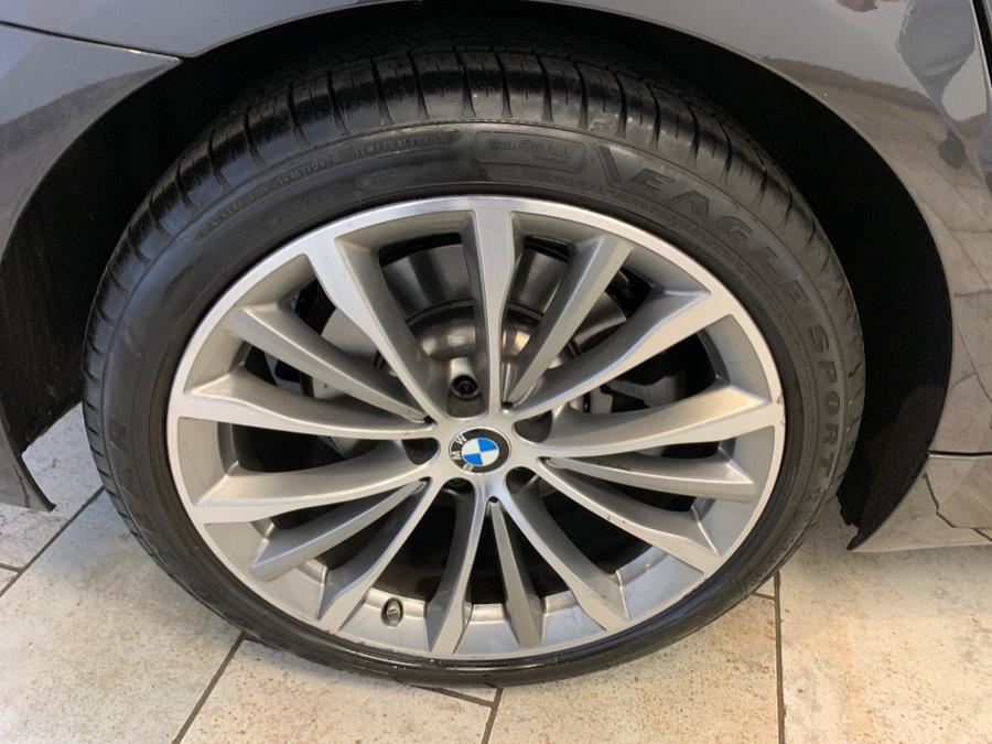 2022 BMW 5-Series 530i xDrive Sedan photo
