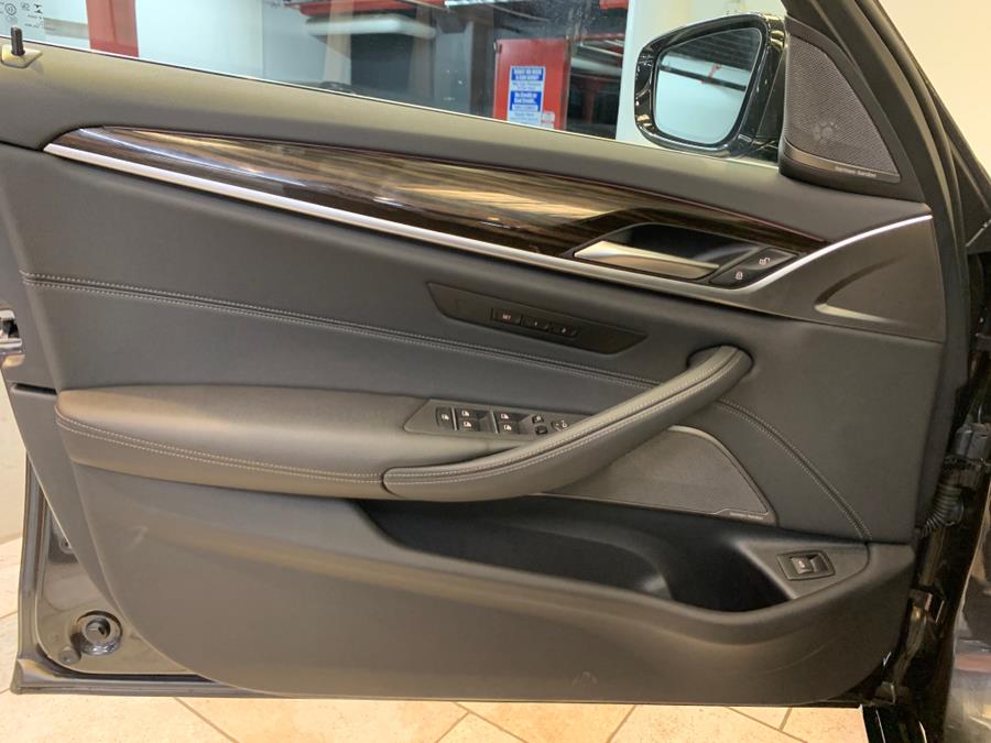 2022 BMW 5-Series 530i xDrive Sedan photo