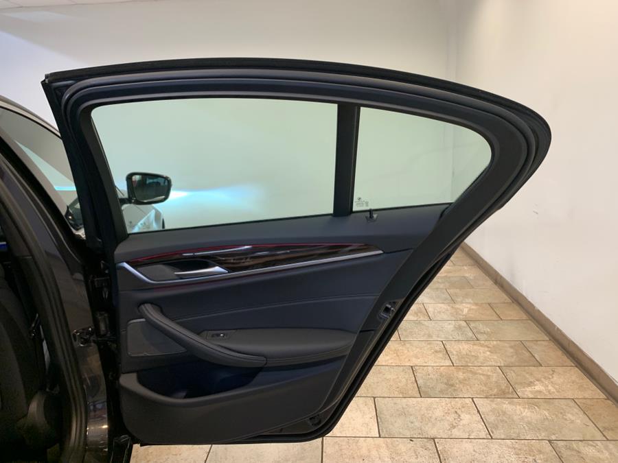 2022 BMW 5-Series 530i xDrive Sedan photo