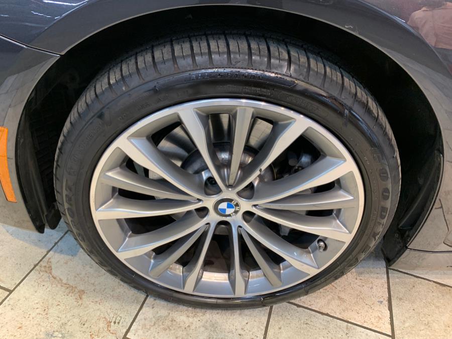 2022 BMW 5-Series 530i xDrive Sedan photo