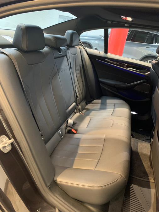 2022 BMW 5-Series 530i xDrive Sedan photo