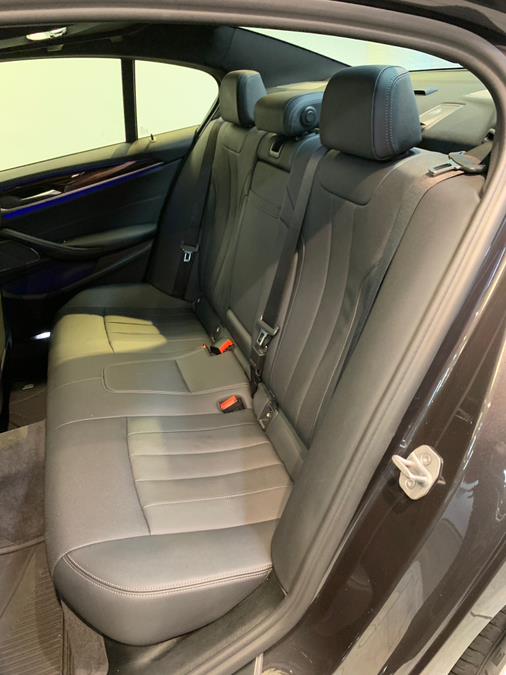 2022 BMW 5-Series 530i xDrive Sedan photo