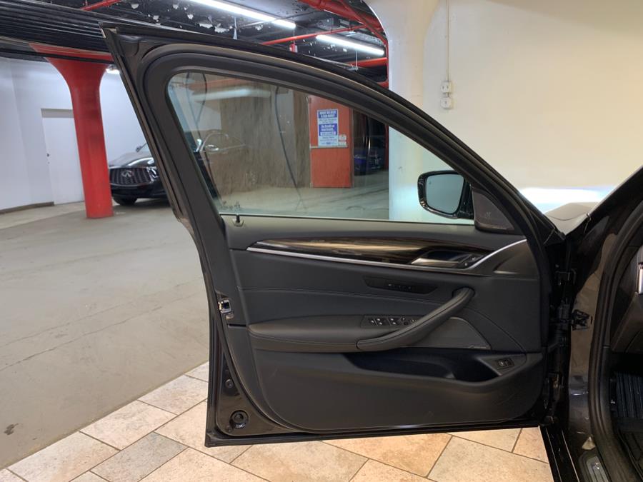 2022 BMW 5-Series 530i xDrive Sedan photo