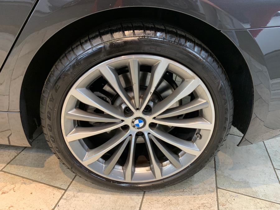 2022 BMW 5-Series 530i xDrive Sedan photo