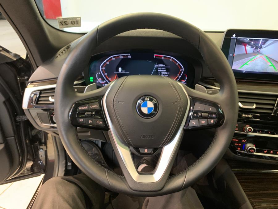 2022 BMW 5-Series 530i xDrive Sedan photo