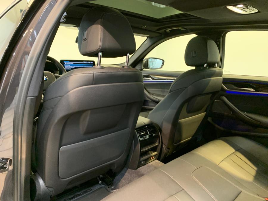 2022 BMW 5-Series 530i xDrive Sedan photo