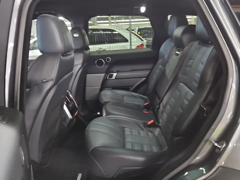 2016 Land Rover Range Rover Sport 4WD 4dr V6 HST photo