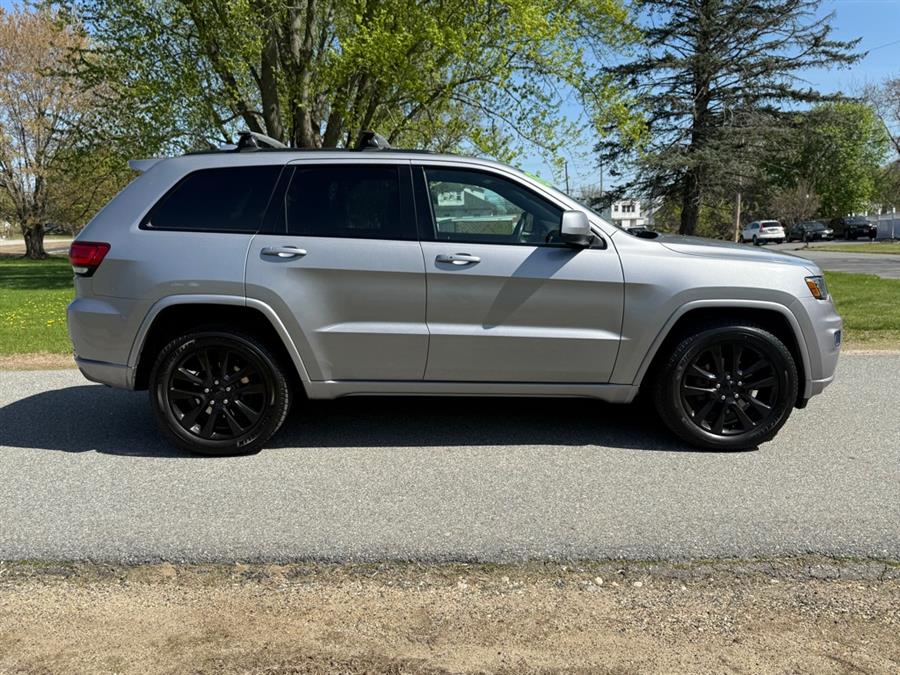 2017 Jeep Grand Cherokee LAREDO photo