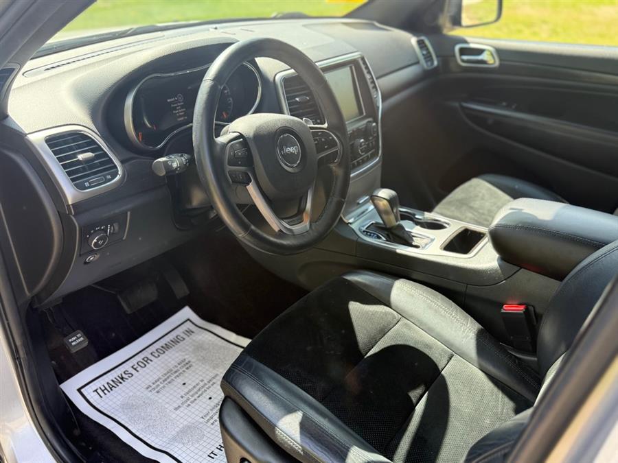 2017 Jeep Grand Cherokee LAREDO photo