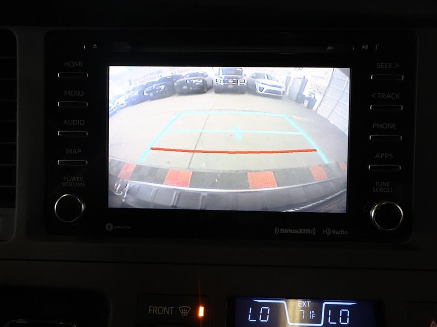 2020 Toyota Sienna XLE photo