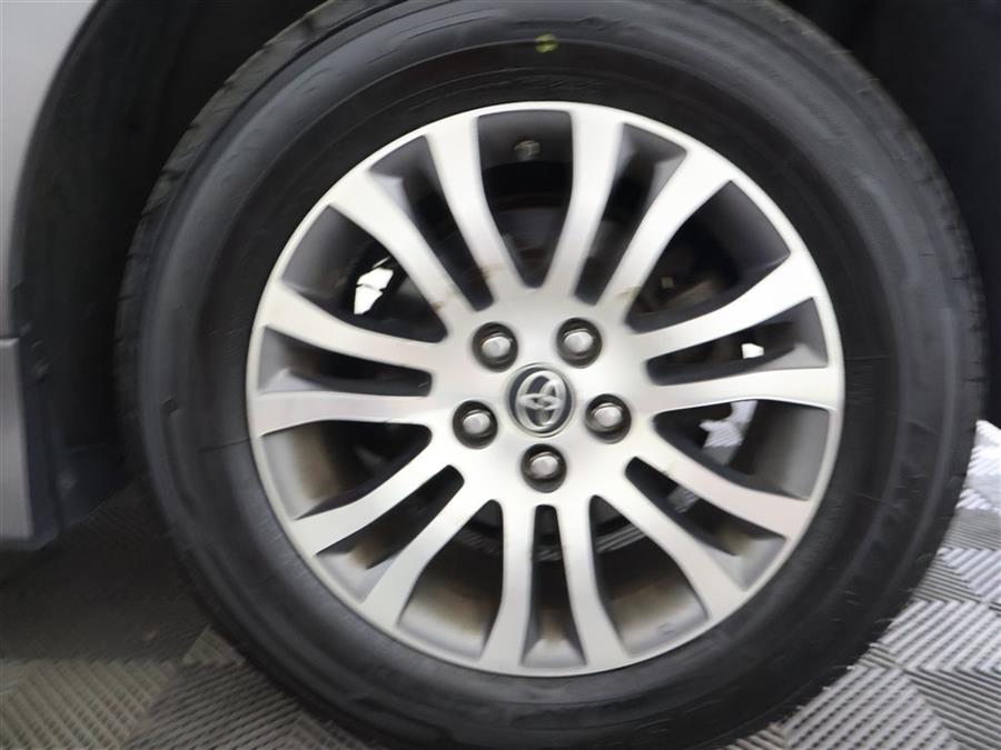 2020 Toyota Sienna XLE photo