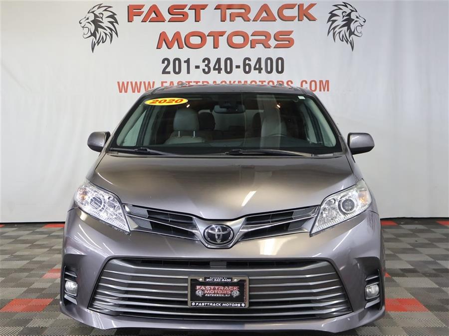 2020 Toyota Sienna XLE photo