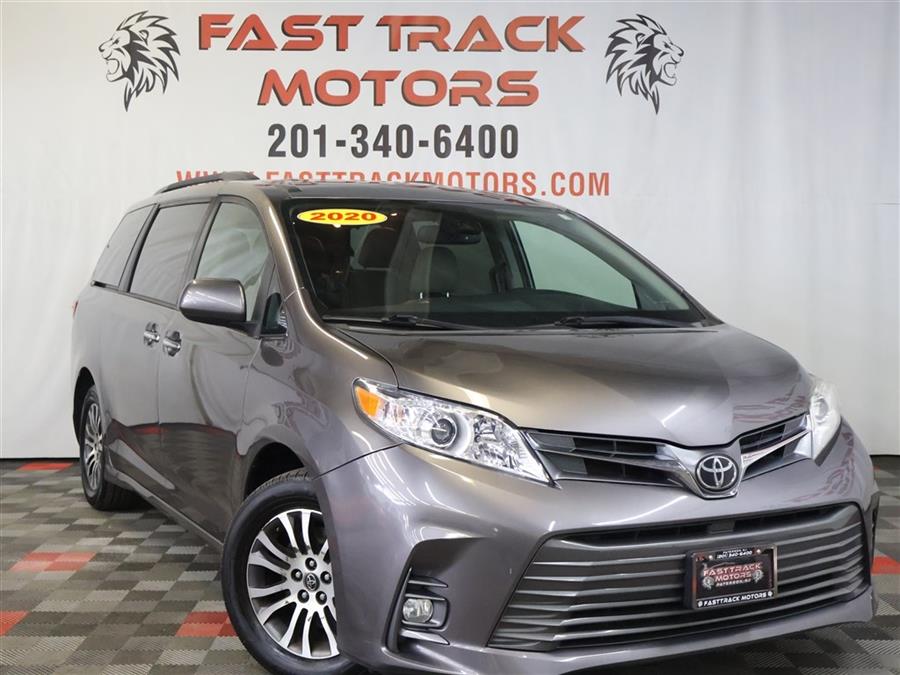 2020 Toyota Sienna XLE photo