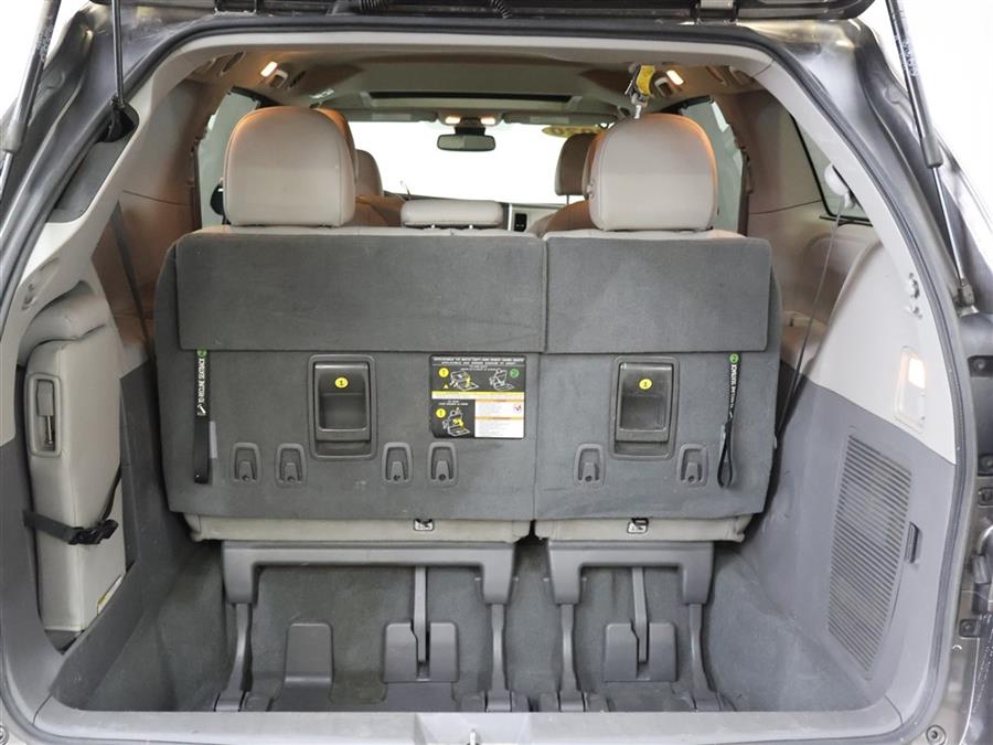 2020 Toyota Sienna XLE photo