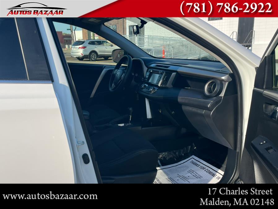 2015 Toyota RAV4 AWD 4dr XLE (Natl) photo