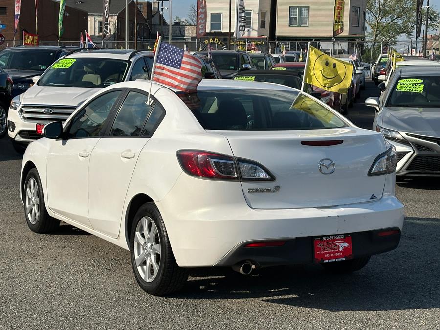 2011 Mazda Mazda3 i Touring photo