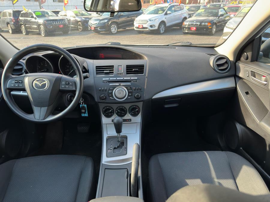 2011 Mazda Mazda3 i Touring photo