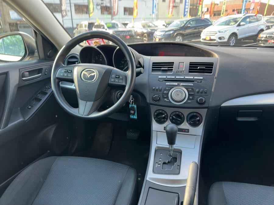 2011 Mazda Mazda3 i Touring photo