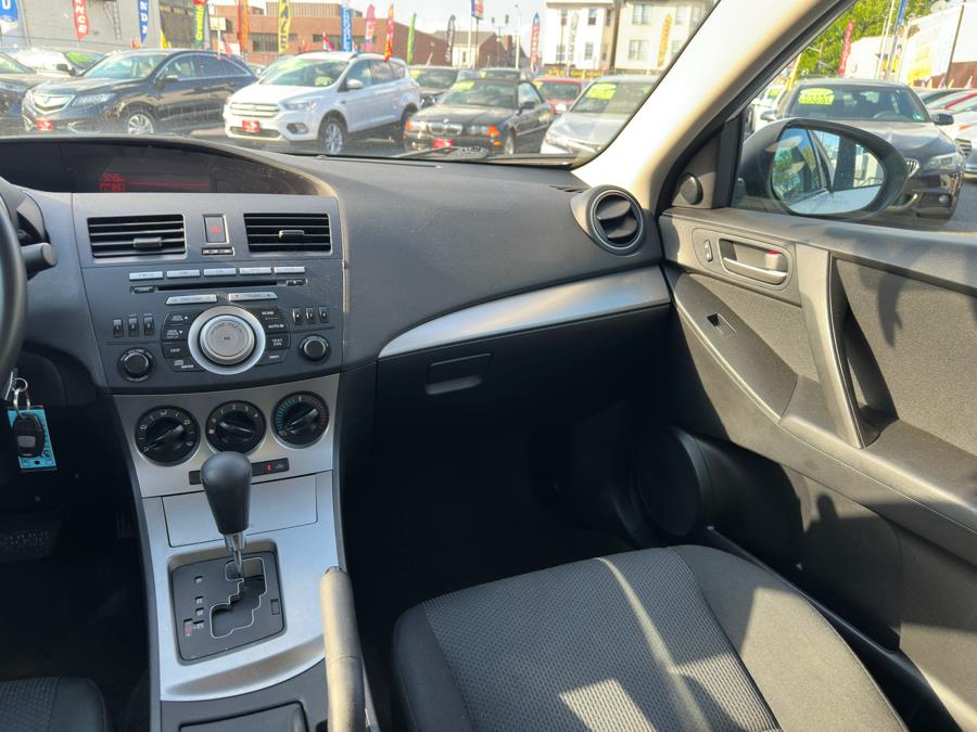 2011 Mazda Mazda3 i Touring photo