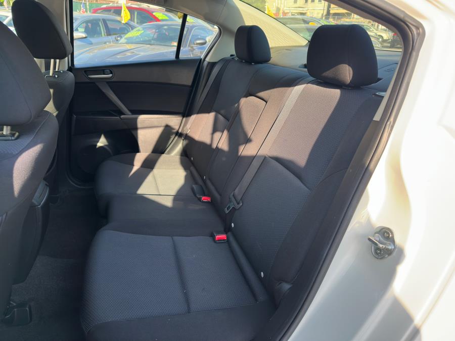 2011 Mazda Mazda3 i Touring photo