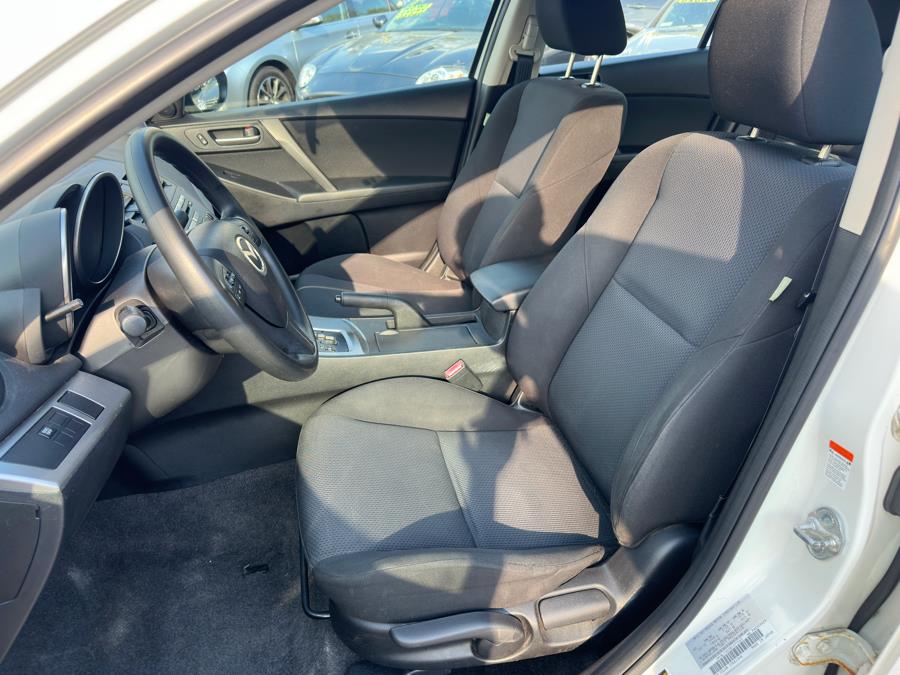 2011 Mazda Mazda3 i Touring photo