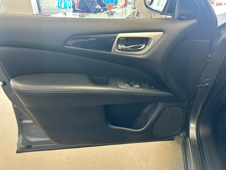 2020 Nissan Pathfinder 4x4 SV photo