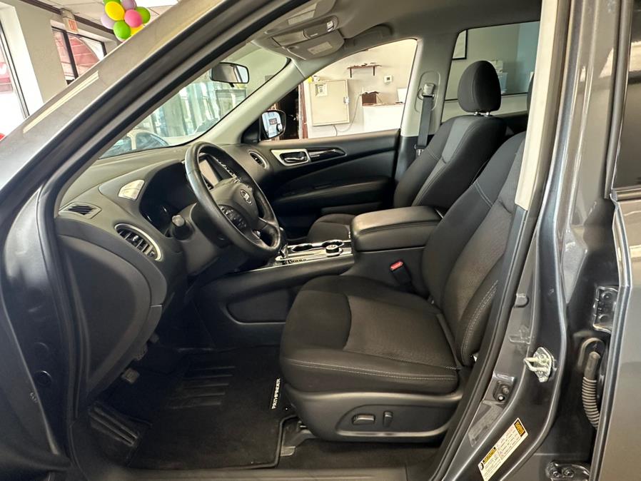 2020 Nissan Pathfinder 4x4 SV photo