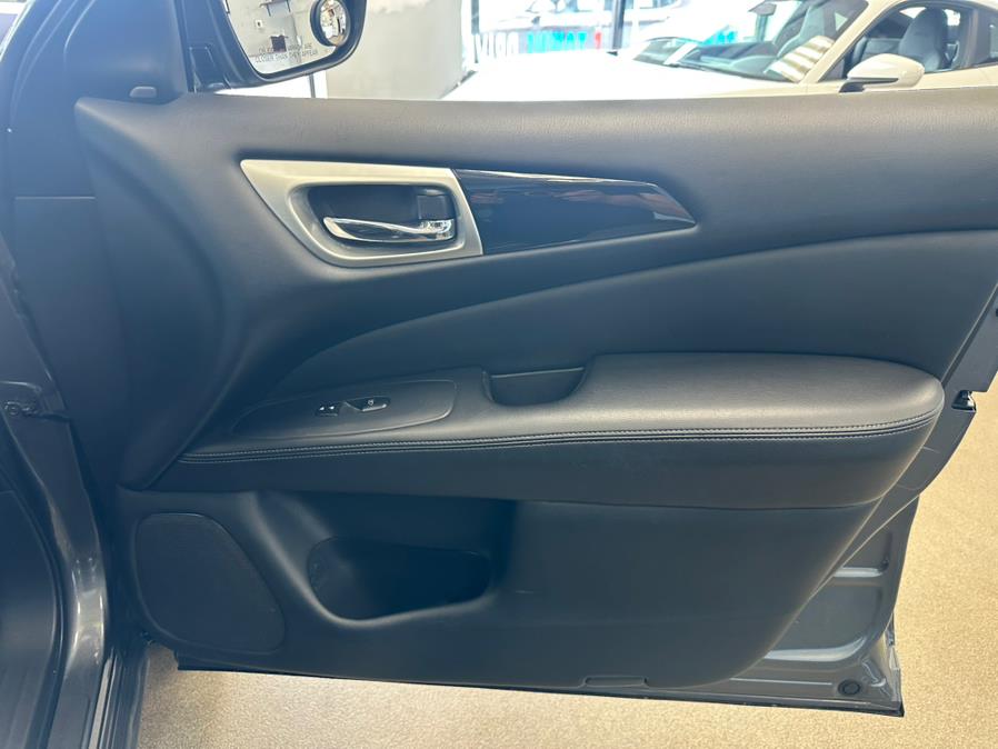 2020 Nissan Pathfinder 4x4 SV photo