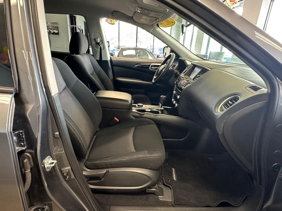 2020 Nissan Pathfinder 4x4 SV photo
