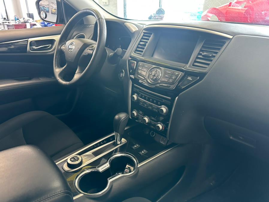2020 Nissan Pathfinder 4x4 SV photo