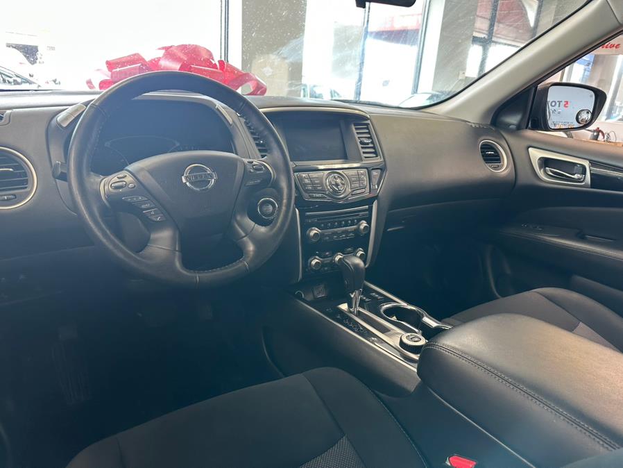 2020 Nissan Pathfinder 4x4 SV photo