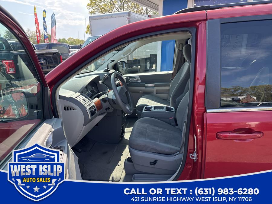 2008 Chrysler Town & Country Touring photo