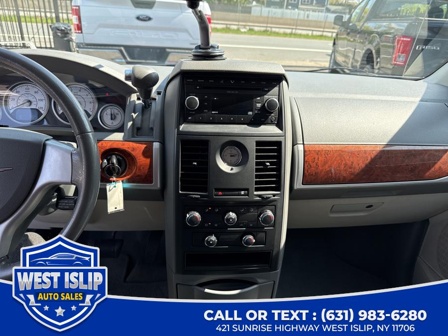 2008 Chrysler Town & Country Touring photo