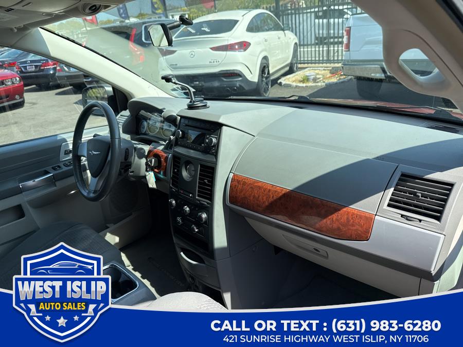 2008 Chrysler Town & Country Touring photo
