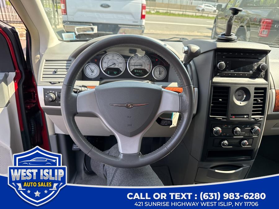 2008 Chrysler Town & Country Touring photo