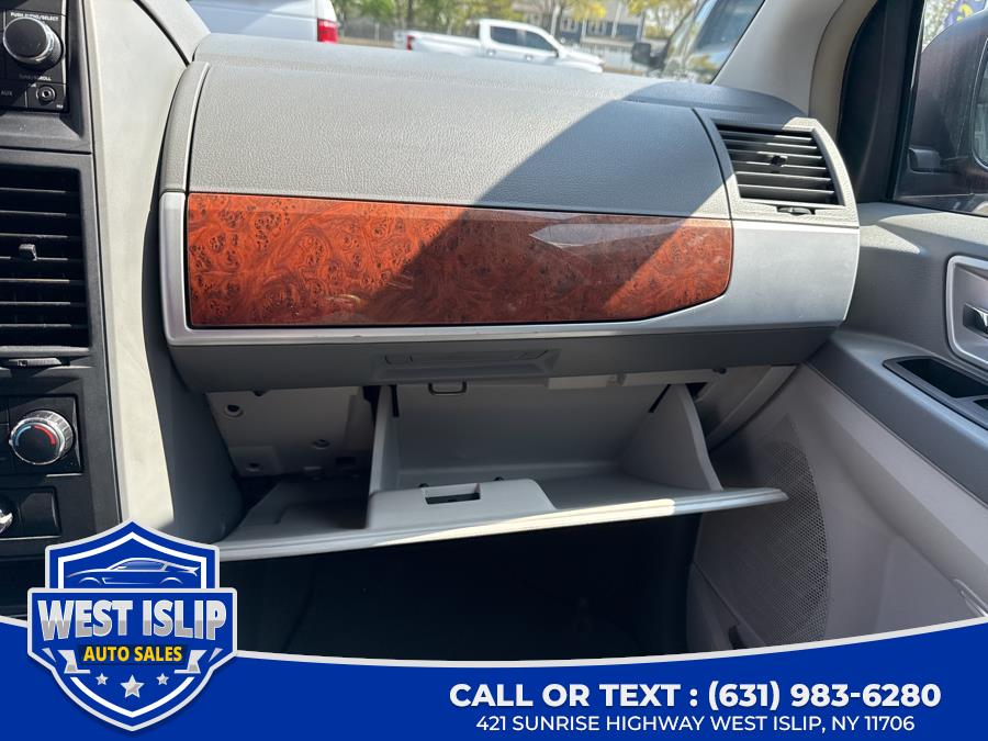 2008 Chrysler Town & Country Touring photo