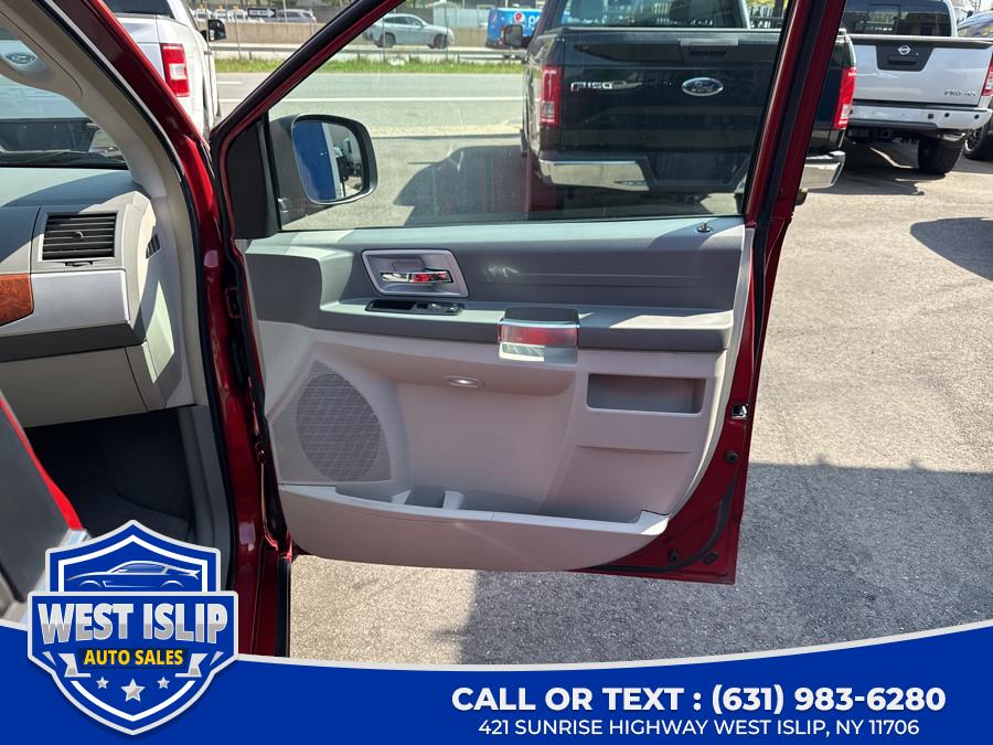 2008 Chrysler Town & Country Touring photo