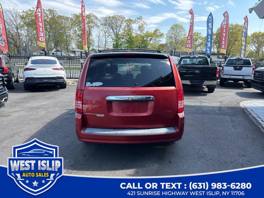 2008 Chrysler Town & Country Touring photo